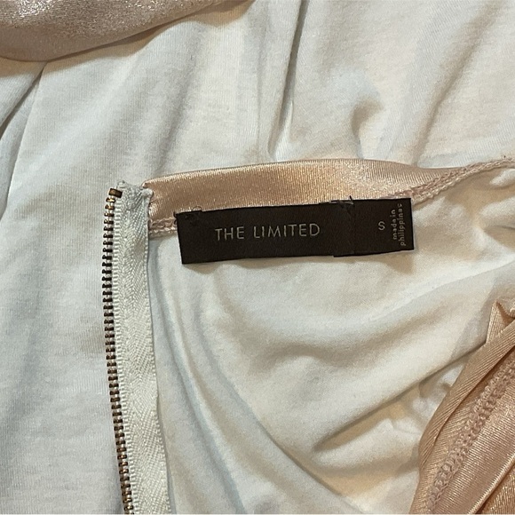 THE LIMITED SIZE SMALL WOMENS BLOUSE. ZIPPER BACK GENTLY WORN - Picture 3 of 3